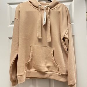 Nice warm hoodie, never worn with tags!